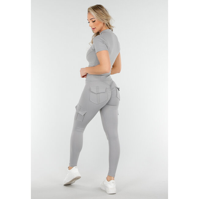 Hellgraues Sportset mit Cargotaschen und Scrunch