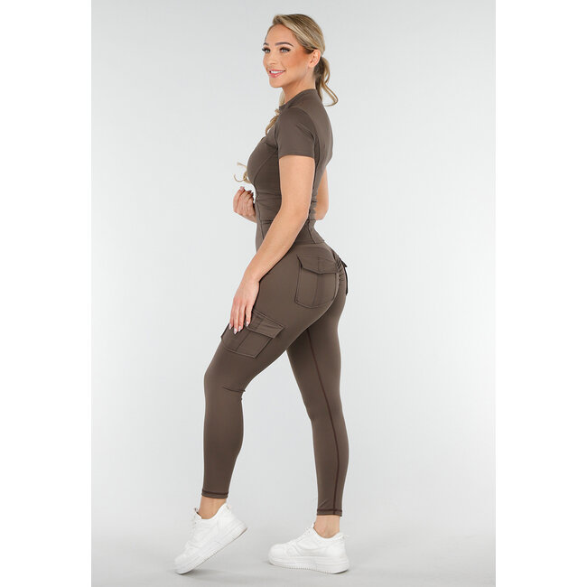 Braunes Sportset mit Cargotaschen und Scrunch
