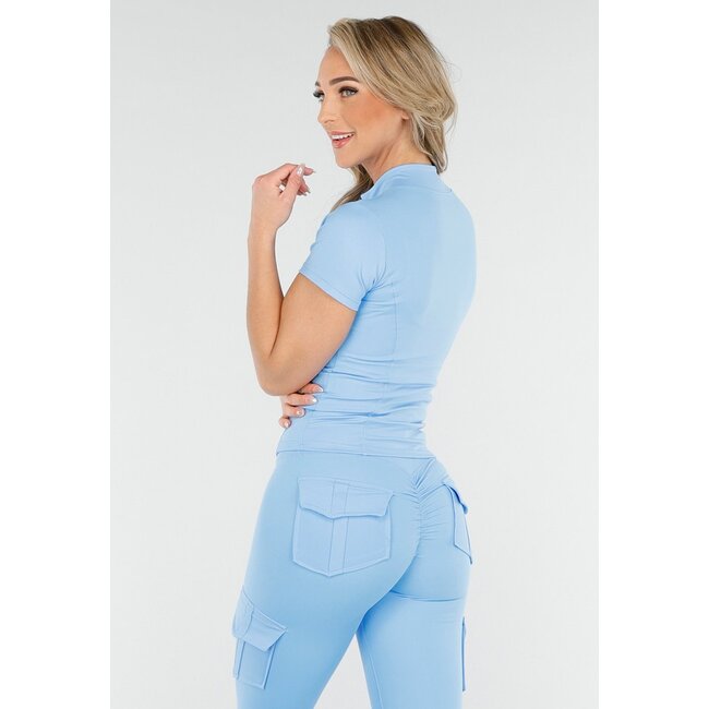 Hellblauer Sportdress mit Cargo-Taschen und Scrunch