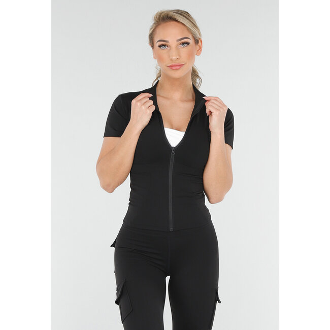 Schwarzes Sportset mit Cargo Bags und Scrunch