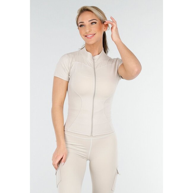 Beigefarbener Sportdress mit Cargo-Taschen und Scrunch