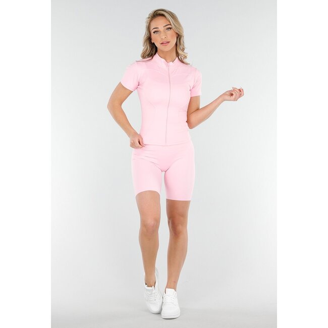 Hellrosa Sportset mit Kurzarmjacke und Shaping Short mit hohem Bund