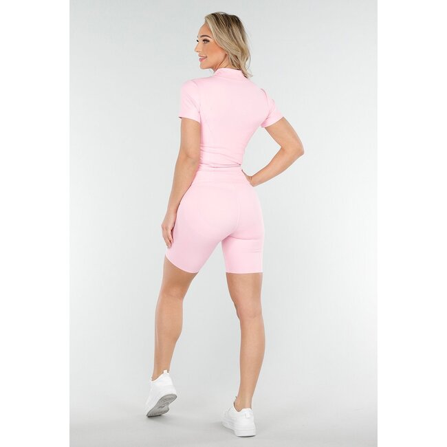 Hellrosa Sportset mit Kurzarmjacke und Shaping Short mit hohem Bund