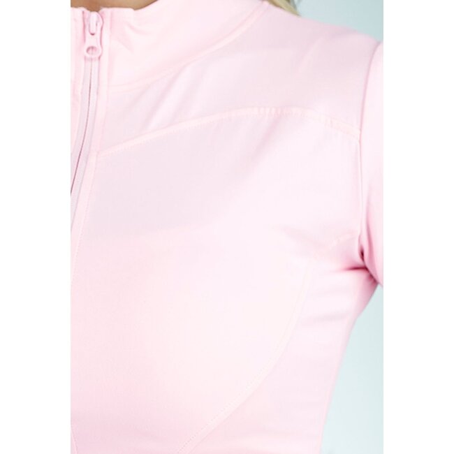 Hellrosa Sportset mit Kurzarmjacke und Shaping Short mit hohem Bund