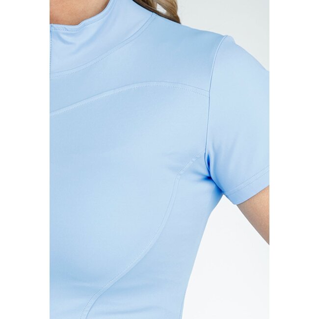 Hellblaues Sport-Set mit Kurzarm-Jacke, High-Waist-Short und Korrekturband