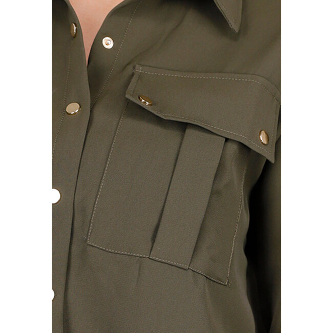Khaki-Set mit Bluse und gerader Hose mit goldenen Knöpfen