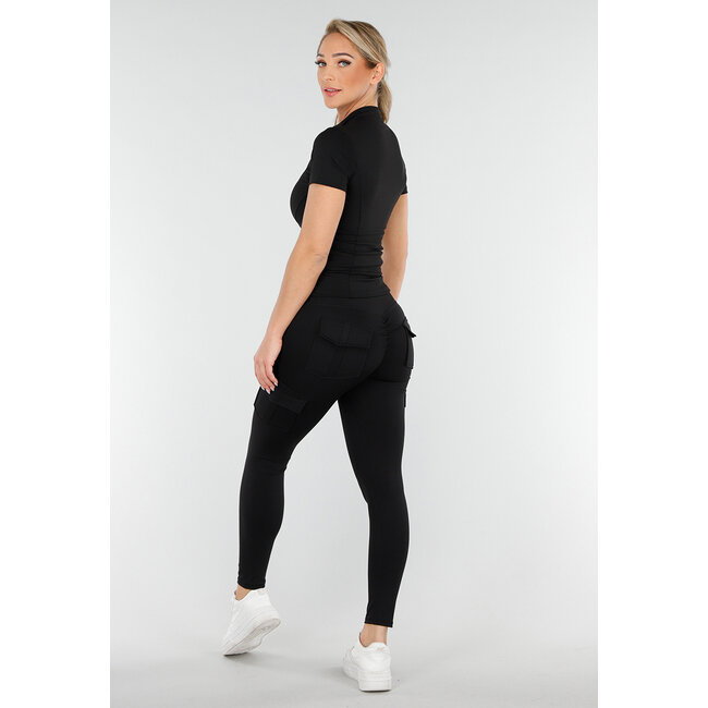 Schwarzes Sportset mit Cargo Bags und Scrunch
