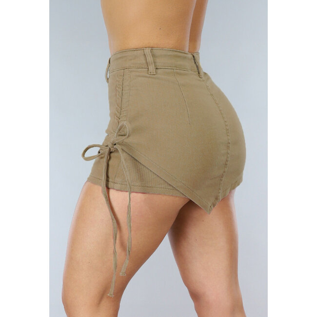Khakifarbener Denim-Skort mit Overslag und Spitzenverzierung