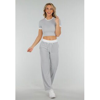 Graues geripptes zweiteiliges Stretch-Set