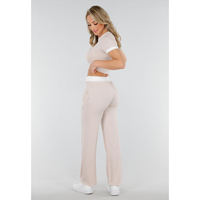 Beigefarbenes zweiteiliges Set mit langer Hose und kurzem Oberteil mit Colourblocking-Details