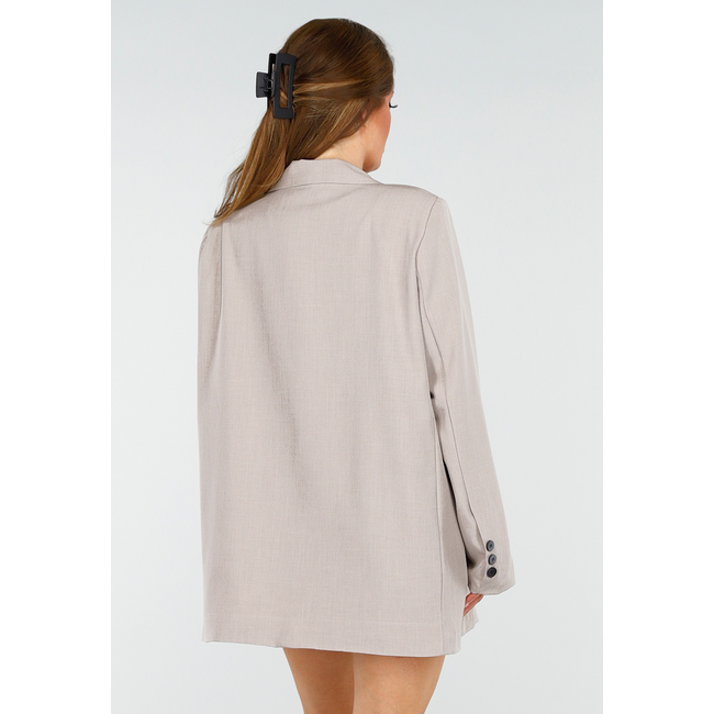 Beigefarbener übergroßer Blazer mit Knopfverschluss, Schulterpolstern und Klappentaschen