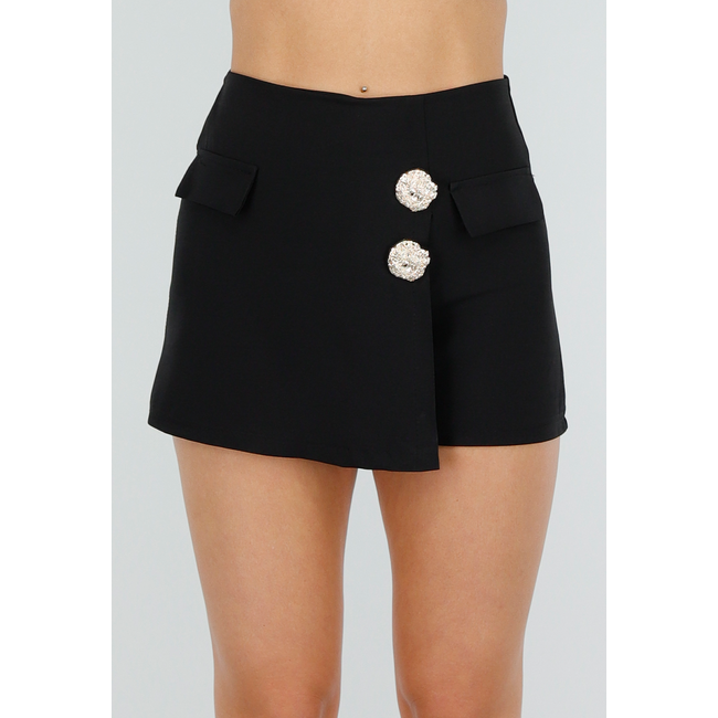 Schwarzer Skort mit goldenen Knöpfen