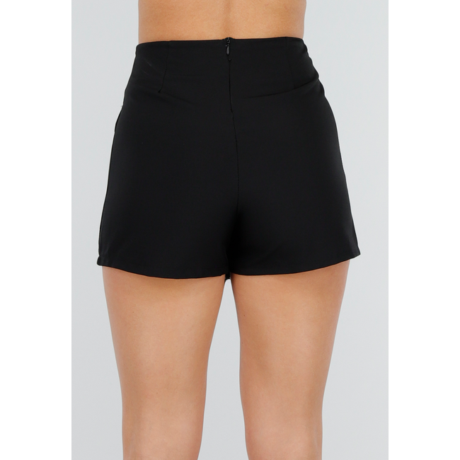 Skort in Schwarz mit Überschlag, Ziertaschen und hohem Taillenbund mit goldenen Akzenten