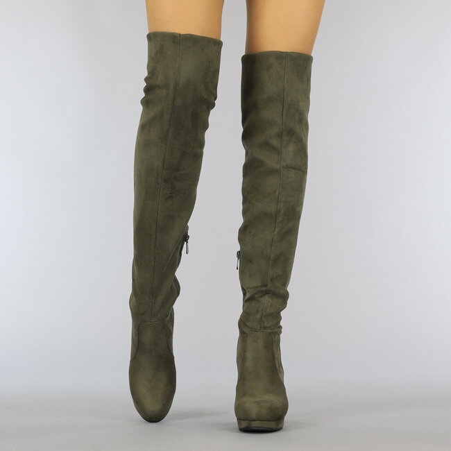 Khakifarbene Overknee-Stiefel in Wildlederoptik mit Absatz