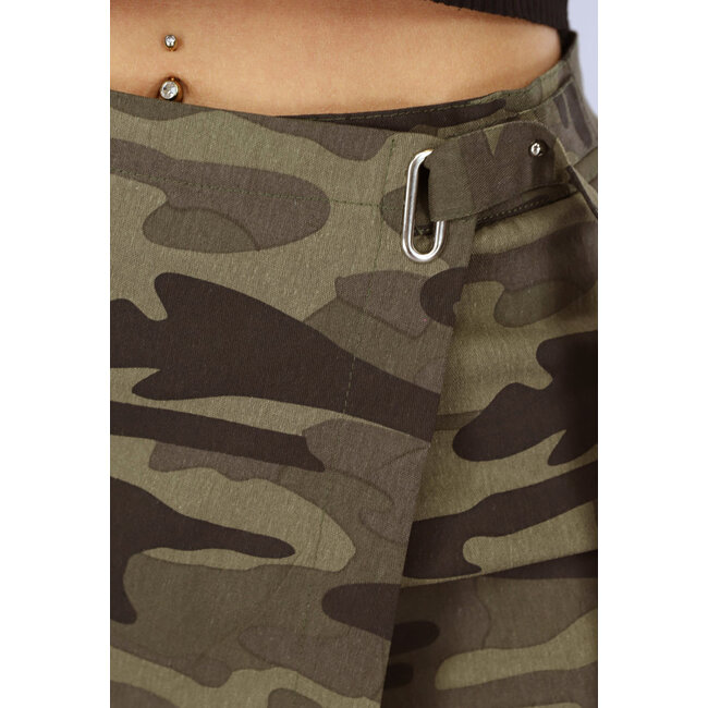 Skort mit Camouflage-Druck und Gürtel-Detail