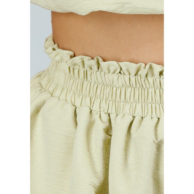 Grünes zweiteiliges Set mit Puff-Detail, Schleifen-Detail und Stretch