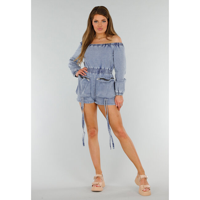 Blauer Denim-Stretch-Off-Shoulder-Playsuit mit Taillenband und Reißverschlusstaschen