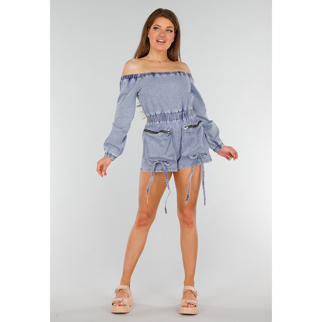 Blauer Denim-Stretch-Off-Shoulder-Playsuit mit Taillenband und Reißverschlusstaschen