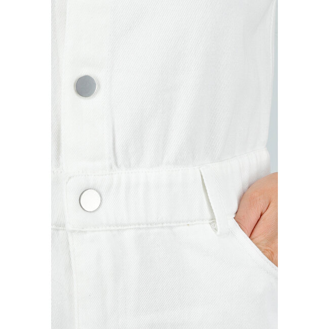 Weißer Stretch-Denim-Playsuit mit kurzen Ärmeln und Seitentaschen
