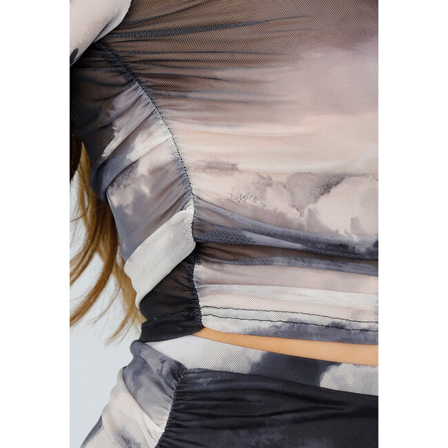 Langärmeliges cremefarbenes Tie Dye Mesh Stretch-Top mit Plissee-Detail