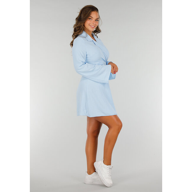 Hellblaues Revers-Skaterkleid mit Schleifendetail und ausgestellten Ärmeln