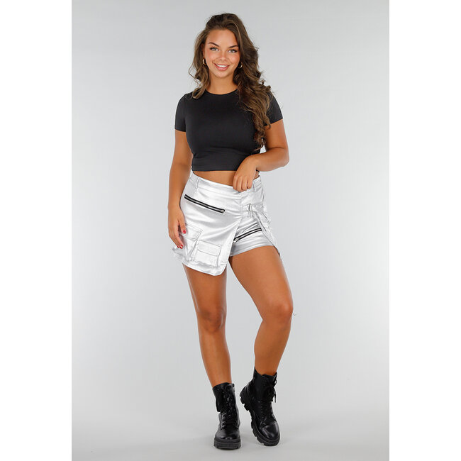 Schwarzes Basic Croptop mit doppelter Fütterung, Stretch und taillierter Passform