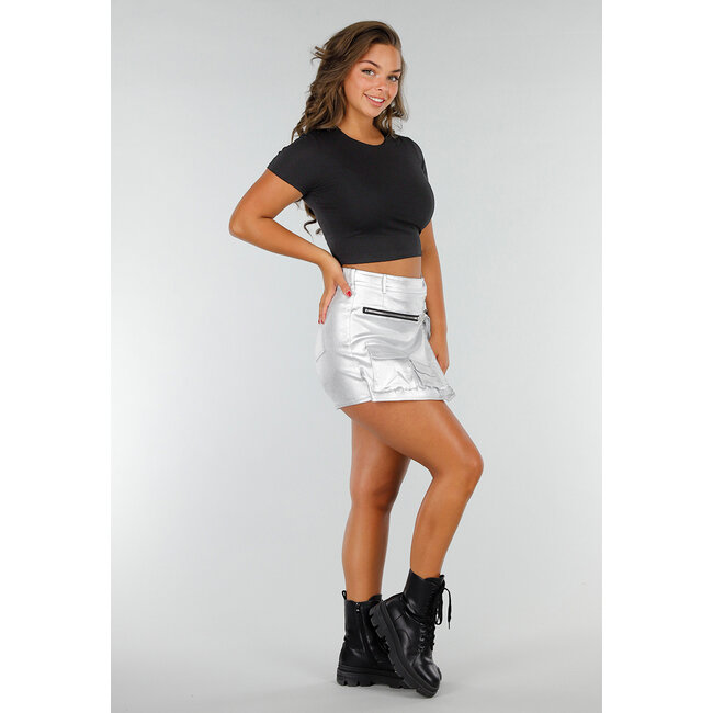 Schwarzes Basic Croptop mit doppelter Fütterung, Stretch und taillierter Passform