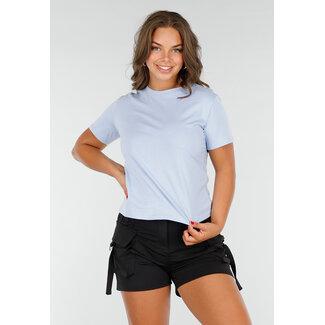 Hellblaues Baumwoll-Stretch-Top mit kurzen Ärmeln