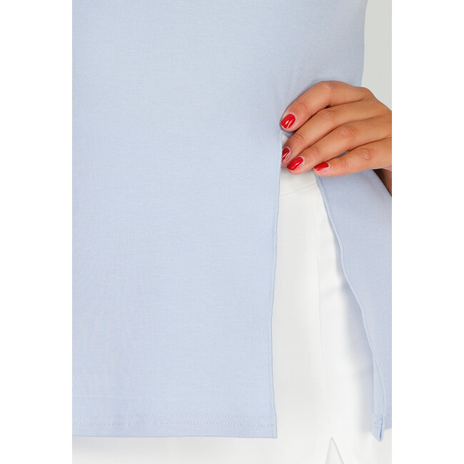 Blaues Stretch-T-Shirt mit Rundhalsausschnitt, kurzen Ärmeln und geschlitztem Detail