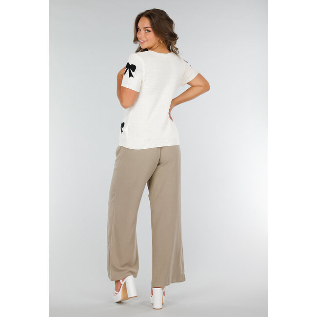 Cremefarbenes Strickoberteil mit schwarzem Schleifenaufdruck, Stretch und Bündchen an Ärmel und Unterteil