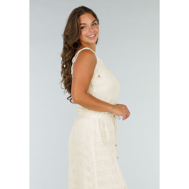 Zweiteiliges cremefarbenes Stretch-Set mit plissiertem Croptop und hochtailliertem Maxirock