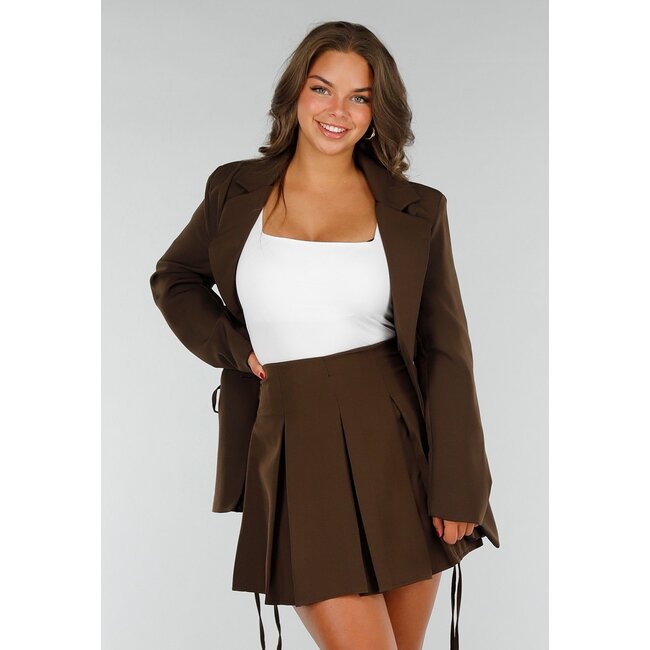 Braunes zweiteiliges Set mit Blazer mit Spitzenakzent und hochtailliertem Rock