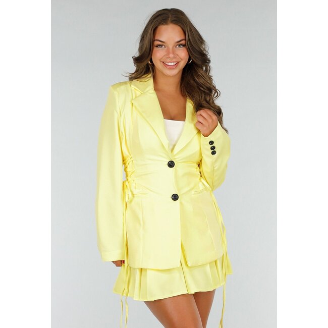 Buttergelbes Blazer-Rock-Set mit Korsettschnürung und Faltenrock mit Stretch