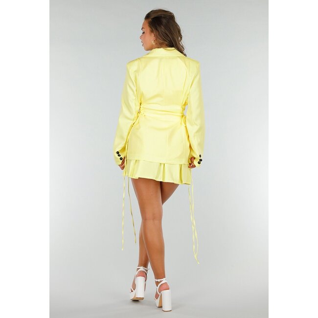 Buttergelbes Blazer-Rock-Set mit Korsettschnürung und Faltenrock mit Stretch