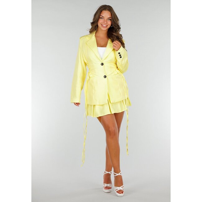 Buttergelbes Blazer-Rock-Set mit Korsettschnürung und Faltenrock mit Stretch