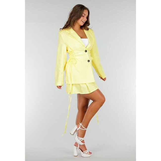 Buttergelbes Blazer-Rock-Set mit Korsettschnürung und Faltenrock mit Stretch