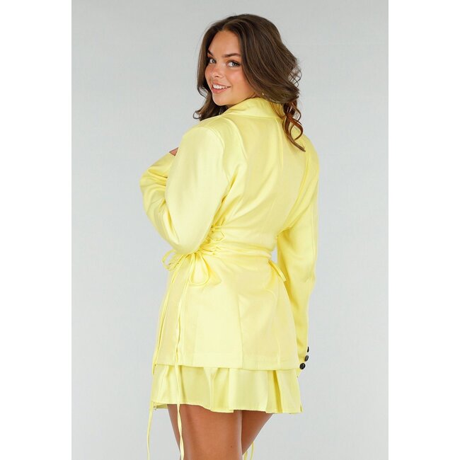 Buttergelbes Blazer-Rock-Set mit Korsettschnürung und Faltenrock mit Stretch