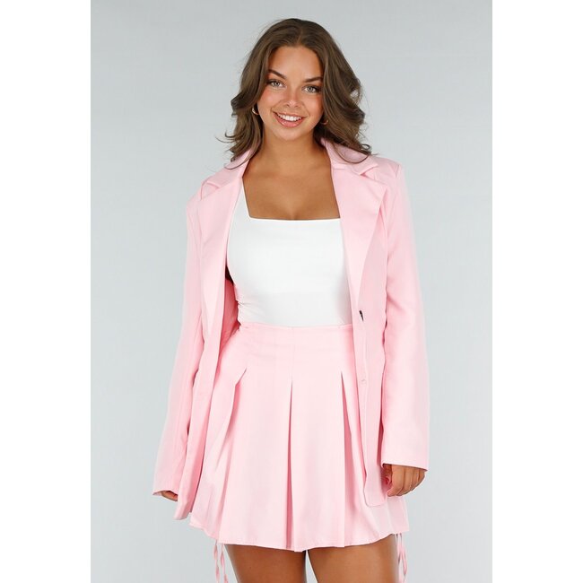 Hellrosa Zweiteiliges Set mit tailliertem Blazer und Faltenrock mit Stretch