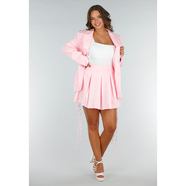 Hellrosa Zweiteiliges Set mit tailliertem Blazer und Faltenrock mit Stretch