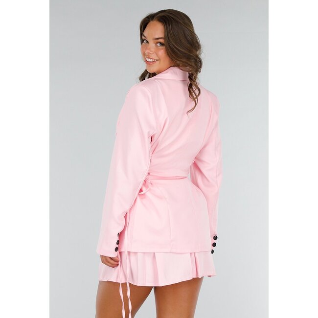 Hellrosa Zweiteiliges Set mit tailliertem Blazer und Faltenrock mit Stretch