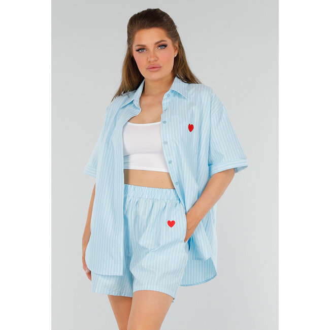 Aquablaues Baumwollset mit Bluse, Brusttasche und Shorts