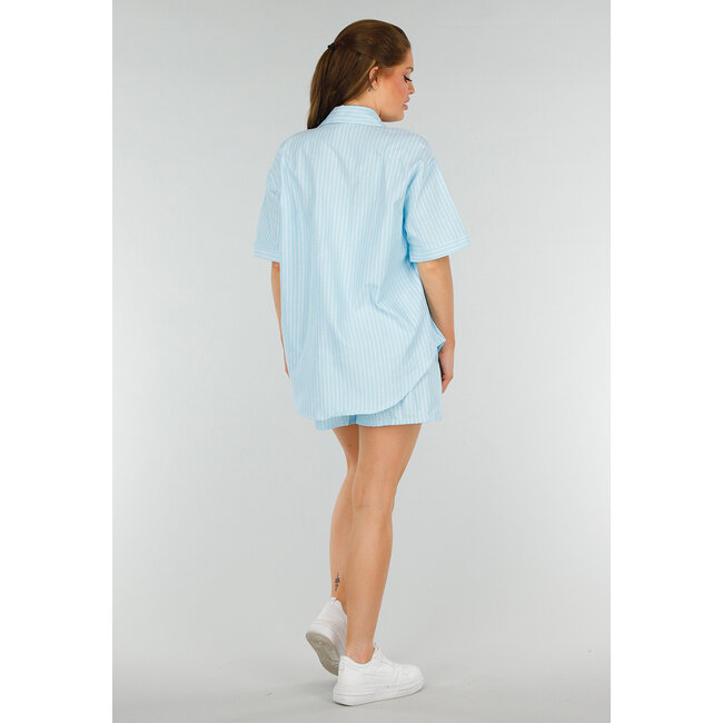 Aquablaues Baumwollset mit Bluse, Brusttasche und Shorts