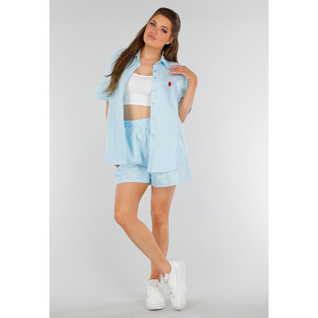 Aquablaues Baumwollset mit Bluse, Brusttasche und Shorts