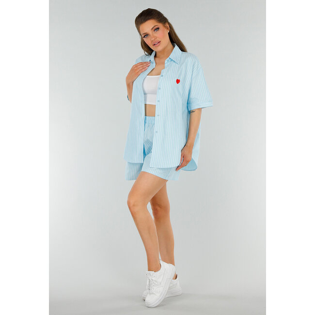 Aquablaues Baumwollset mit Bluse, Brusttasche und Shorts
