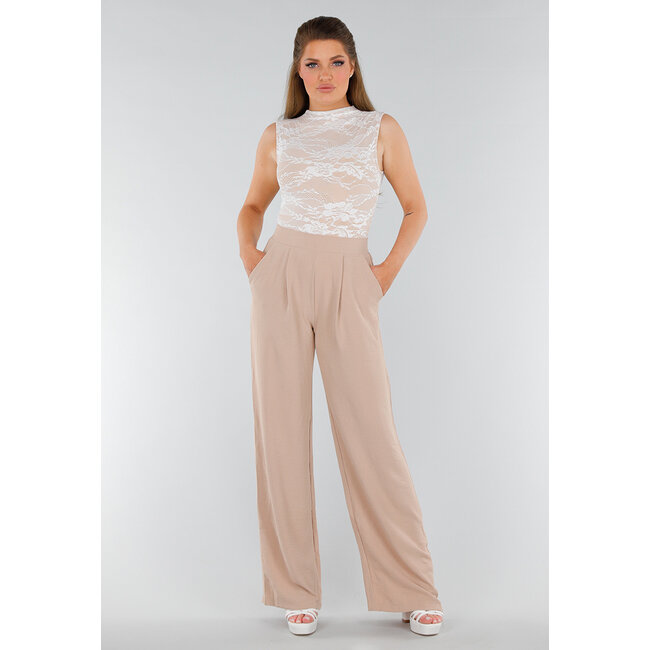 Weißer Body aus Stretch-Spitze mit Stehkragen und beigem Innenfutter