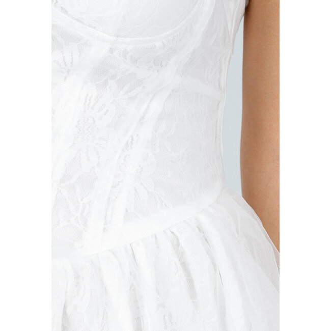 Kurzes weißes Spitzenkleid mit Spaghetti-Trägern und Korsett-Look