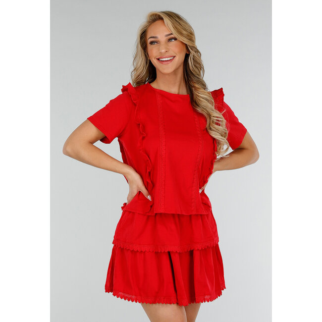 Roter Zweiteiler mit Rüschen, kurzen Ärmeln und elastischer Taille