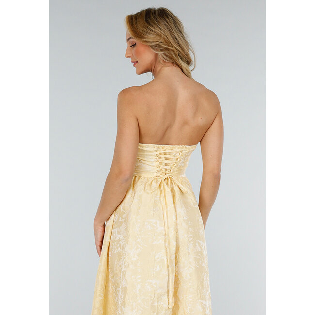 Trägerloses Midikleid in Buttergelb mit Jacquard-Optik