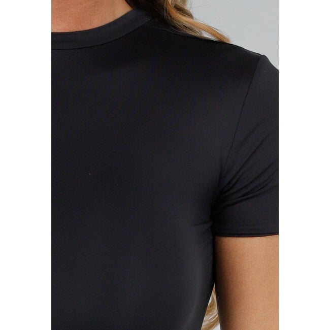 Schwarzes enganliegendes Stretch-Midikleid mit kurzen Ärmeln
