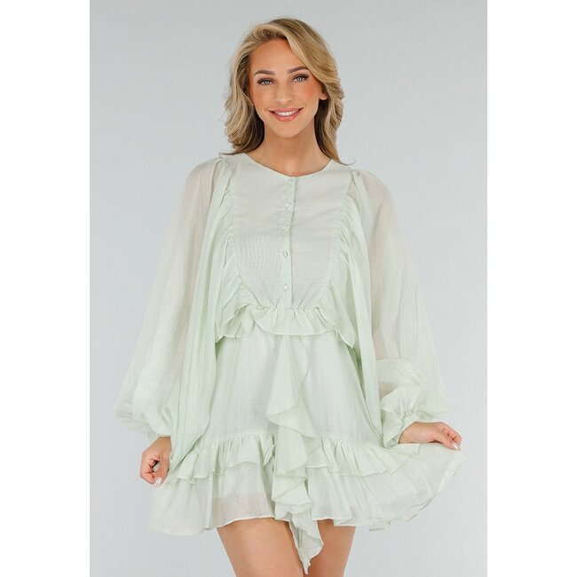 Mintgrünes kurzes Kleid mit Volants, Knöpfen und Ballonärmeln